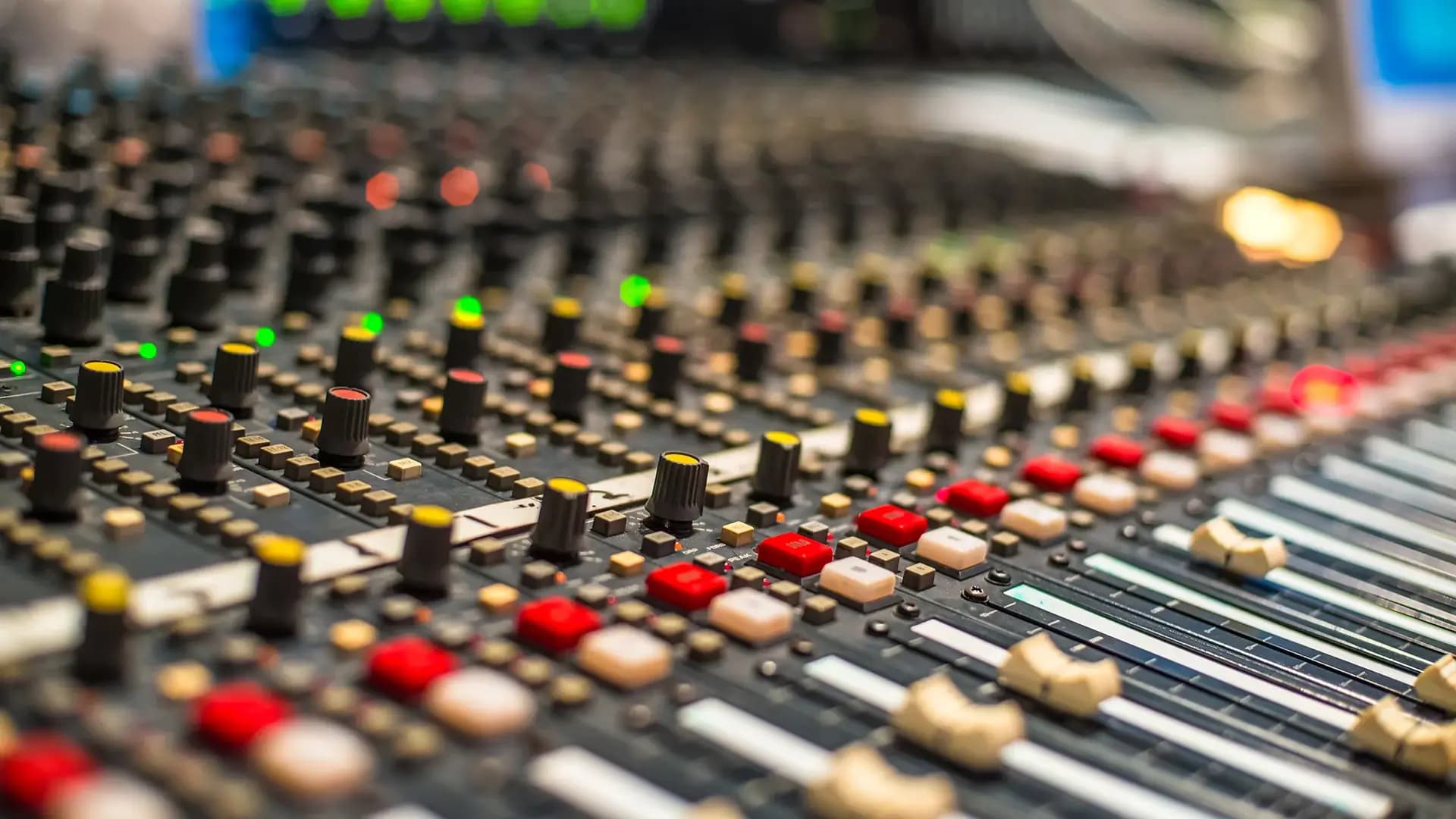 MUZIUM SOUND STUDIO - Professional audio production team and creative workspace
